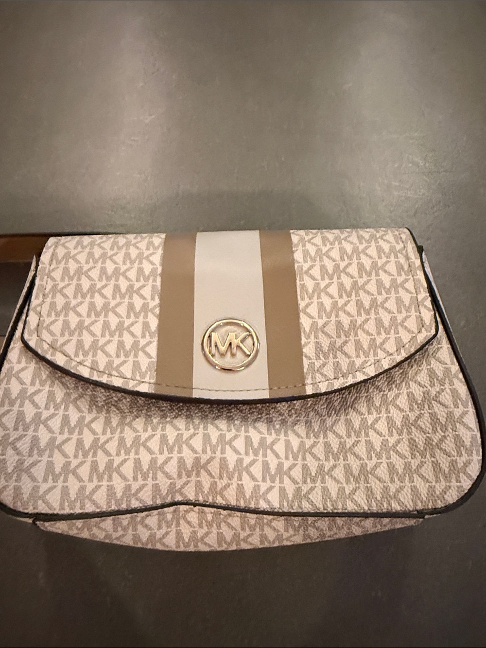 Michael Kors Beige & Tan MK Signature Crossbody Belt Bag - Picture 2 of 4